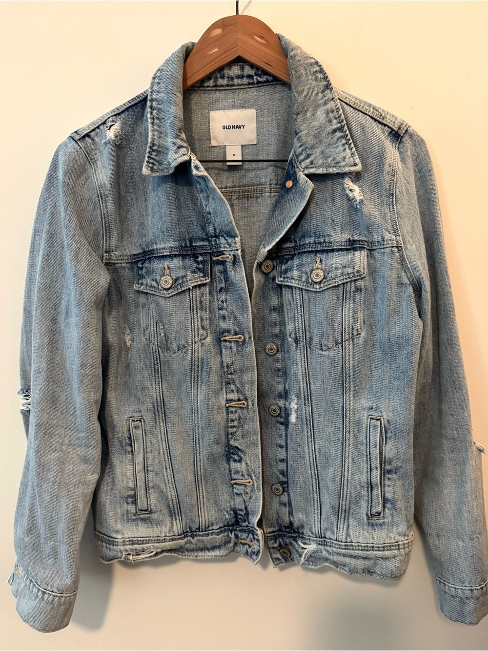 Old Navy Distressed Denim Trucker Jacket Women’s Medium Light Wash Boyfriend